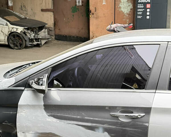 Сірий Хендай Соната, об'ємом двигуна 2 л та пробігом 315 тис. км за 5500 $, фото 28 на Automoto.ua