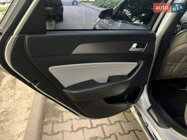 Серый Хендай Соната, объемом двигателя 2 л и пробегом 138 тыс. км за 10899 $, фото 28 на Automoto.ua