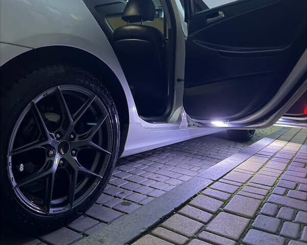 Серый Хендай Соната, объемом двигателя 2 л и пробегом 320 тыс. км за 6999 $, фото 23 на Automoto.ua