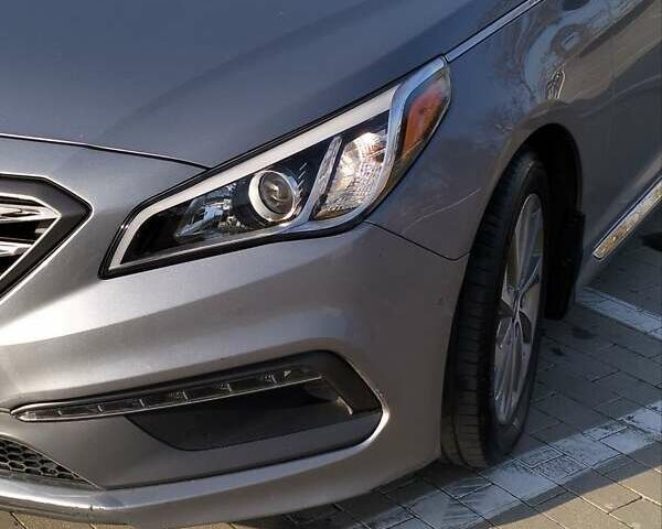 Серый Хендай Соната, объемом двигателя 2.36 л и пробегом 105 тыс. км за 11300 $, фото 4 на Automoto.ua