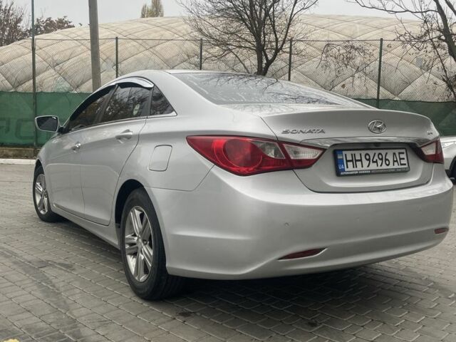 Серый Хендай Соната, объемом двигателя 2 л и пробегом 3 тыс. км за 7500 $, фото 5 на Automoto.ua