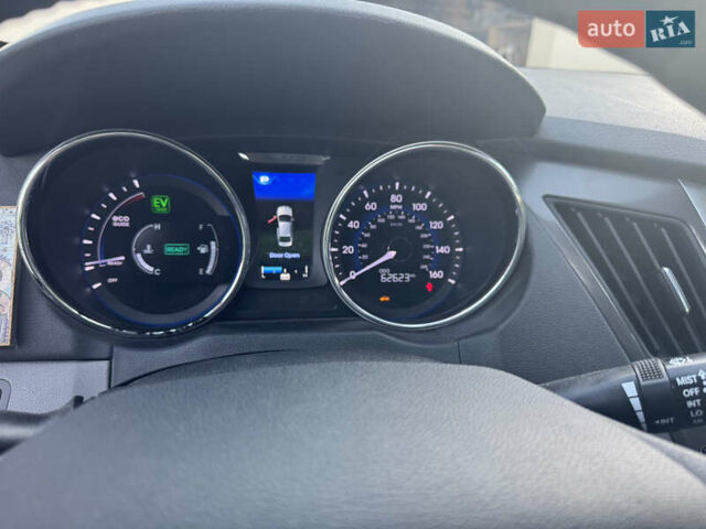 Сірий Хендай Соната, об'ємом двигуна 2.36 л та пробігом 101 тис. км за 11300 $, фото 9 на Automoto.ua