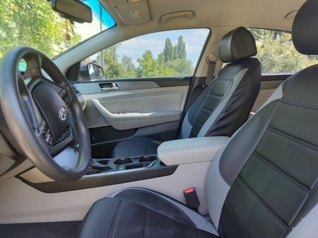 Серый Хендай Соната, объемом двигателя 2.4 л и пробегом 150 тыс. км за 10000 $, фото 5 на Automoto.ua