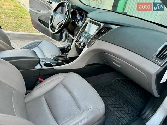 Хендай Соната 2014 у Полтаві на Automoto.ua Сірий Хендай Соната, об'ємом двигуна 2.36 л та пробігом 139 тис. км за 10250 $, фото 13 на Automoto.ua