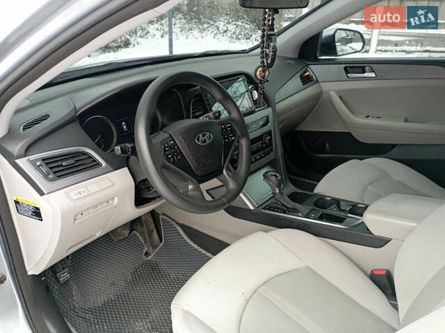 Сірий Хендай Соната, об'ємом двигуна 2.36 л та пробігом 200 тис. км за 7700 $, фото 6 на Automoto.ua
