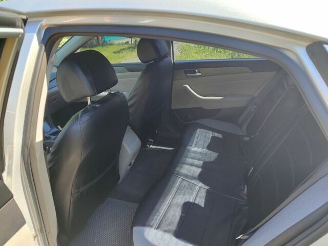 Серый Хендай Соната, объемом двигателя 2.4 л и пробегом 150 тыс. км за 10000 $, фото 6 на Automoto.ua