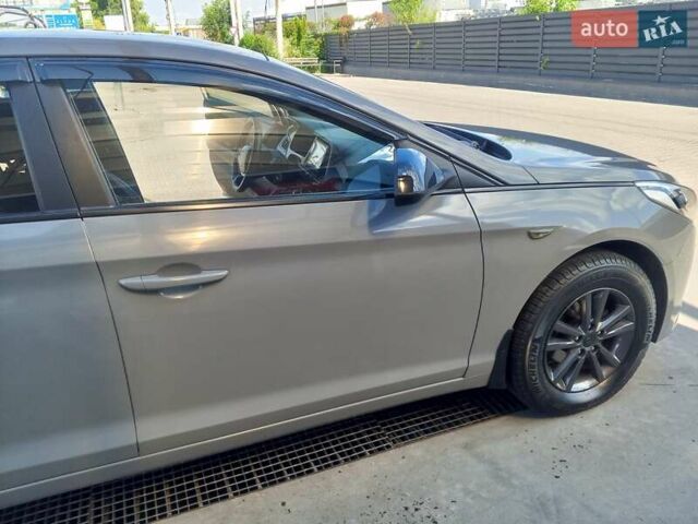 Серый Хендай Соната, объемом двигателя 2 л и пробегом 300 тыс. км за 12000 $, фото 19 на Automoto.ua