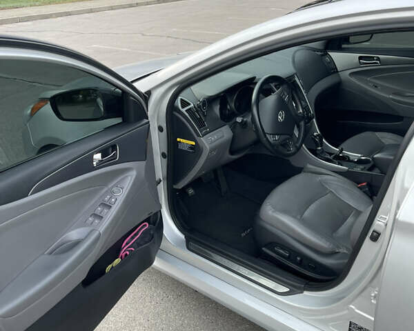 Хендай Соната 2014 у Запоріжжя на Automoto.ua Сірий Хендай Соната, об'ємом двигуна 2.4 л та пробігом 187 тис. км за 11000 $, фото 9 на Automoto.ua