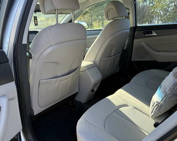 Хендай Соната 2014 у Одесі на Automoto.ua Сірий Хендай Соната, об'ємом двигуна 2.4 л та пробігом 159 тис. км за 9500 $, фото 11 на Automoto.ua