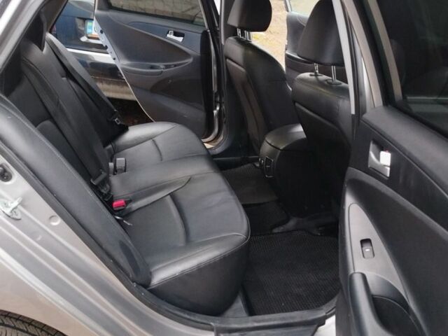 Серый Хендай Соната, объемом двигателя 2 л и пробегом 270 тыс. км за 8800 $, фото 9 на Automoto.ua