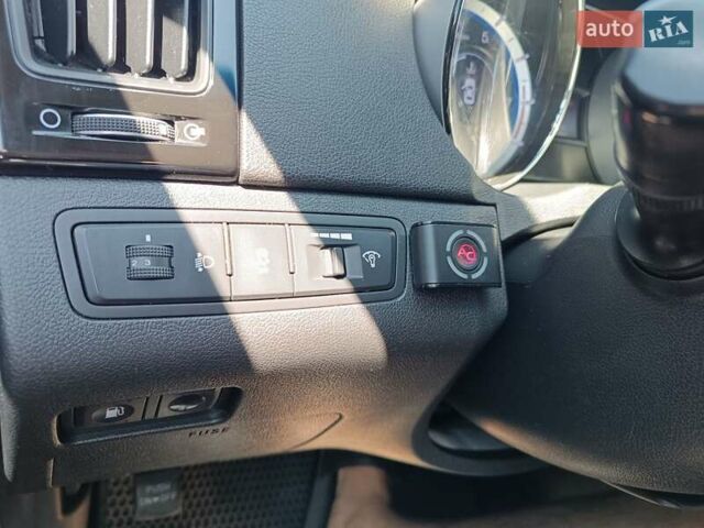 Сірий Хендай Соната, об'ємом двигуна 2.36 л та пробігом 174 тис. км за 11400 $, фото 23 на Automoto.ua