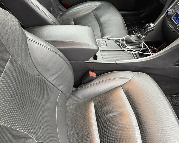 Серый Хендай Соната, объемом двигателя 2.36 л и пробегом 160 тыс. км за 11500 $, фото 18 на Automoto.ua