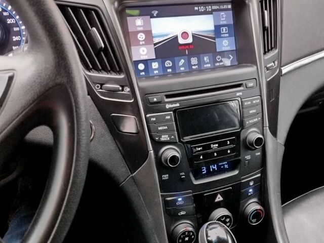 Серый Хендай Соната, объемом двигателя 2 л и пробегом 270 тыс. км за 8800 $, фото 7 на Automoto.ua