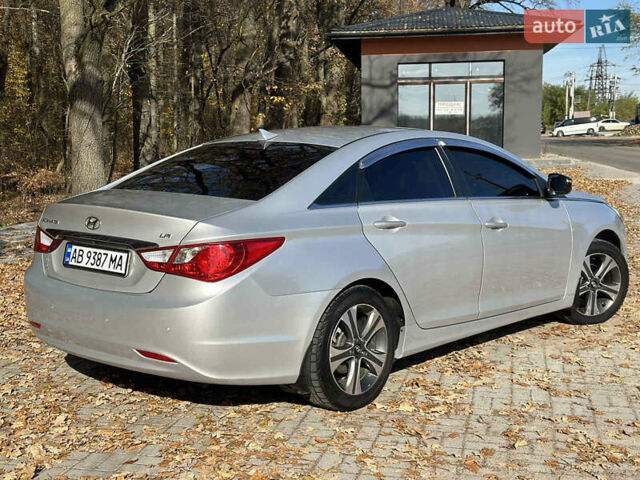 Сірий Хендай Соната, об'ємом двигуна 2 л та пробігом 231 тис. км за 9500 $, фото 1 на Automoto.ua