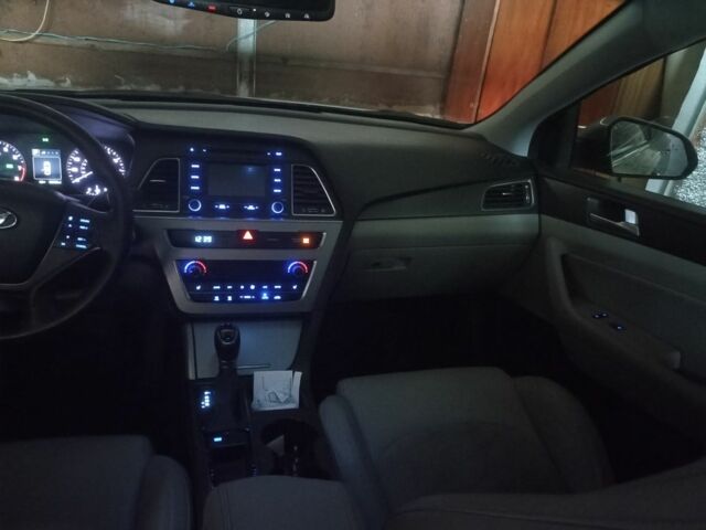 Серый Хендай Соната, объемом двигателя 2.4 л и пробегом 70 тыс. км за 11000 $, фото 14 на Automoto.ua