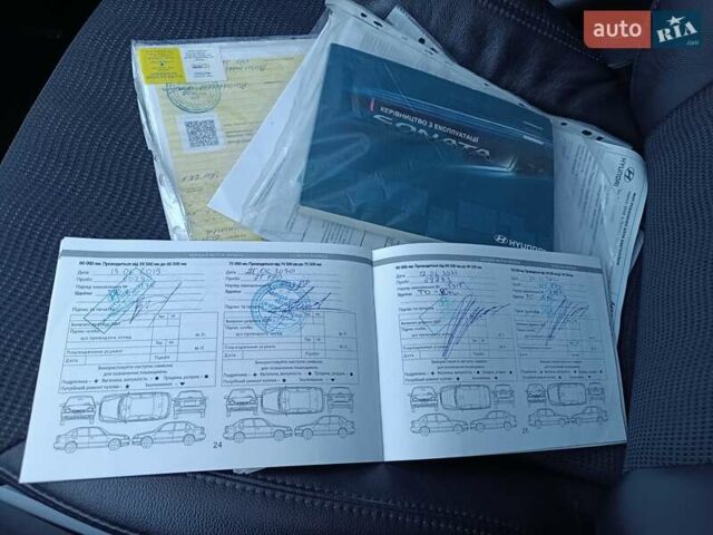 Сірий Хендай Соната, об'ємом двигуна 2.36 л та пробігом 174 тис. км за 11400 $, фото 22 на Automoto.ua