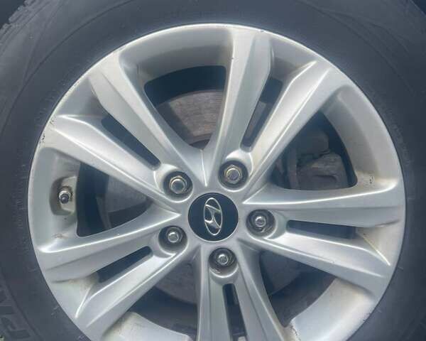 Сірий Хендай Соната, об'ємом двигуна 2.36 л та пробігом 180 тис. км за 8350 $, фото 9 на Automoto.ua