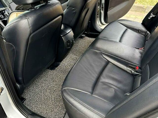 Сірий Хендай Соната, об'ємом двигуна 2 л та пробігом 356 тис. км за 7900 $, фото 4 на Automoto.ua