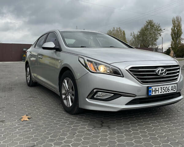 Серый Хендай Соната, объемом двигателя 2 л и пробегом 331 тыс. км за 8900 $, фото 1 на Automoto.ua