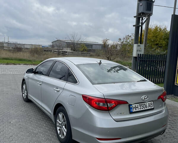 Серый Хендай Соната, объемом двигателя 2 л и пробегом 331 тыс. км за 8900 $, фото 6 на Automoto.ua