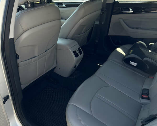 Серый Хендай Соната, объемом двигателя 2.36 л и пробегом 134 тыс. км за 11500 $, фото 11 на Automoto.ua