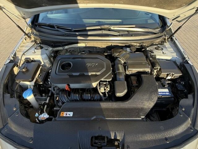 Серый Хендай Соната, объемом двигателя 2.4 л и пробегом 158 тыс. км за 9500 $, фото 6 на Automoto.ua