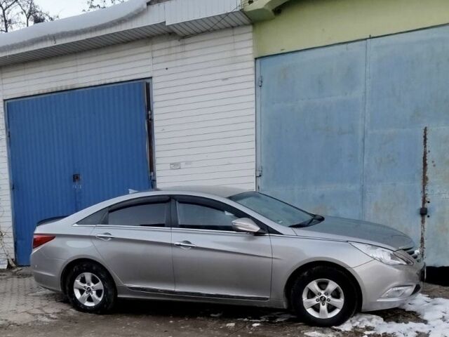 Серый Хендай Соната, объемом двигателя 2 л и пробегом 270 тыс. км за 8800 $, фото 3 на Automoto.ua