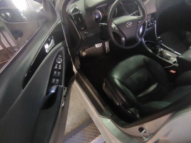 Сірий Хендай Соната, об'ємом двигуна 2 л та пробігом 273 тис. км за 6800 $, фото 6 на Automoto.ua