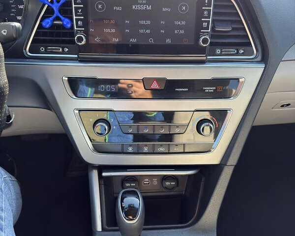 Хендай Соната 2014 у Одесі на Automoto.ua Сірий Хендай Соната, об'ємом двигуна 2.4 л та пробігом 159 тис. км за 9500 $, фото 16 на Automoto.ua