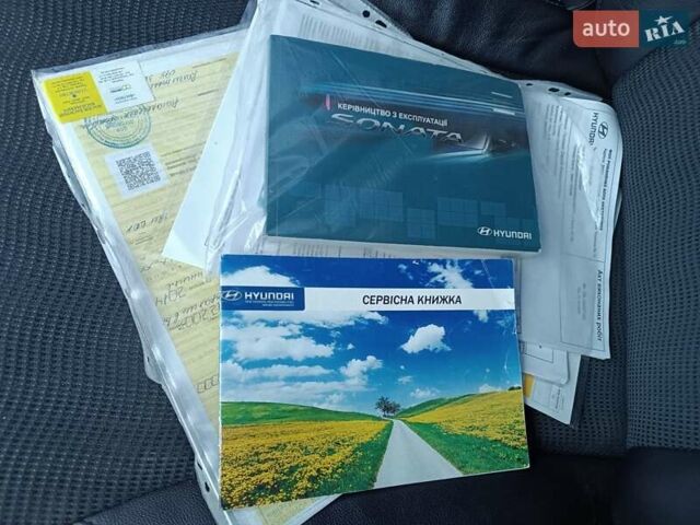 Сірий Хендай Соната, об'ємом двигуна 2.36 л та пробігом 174 тис. км за 11400 $, фото 24 на Automoto.ua