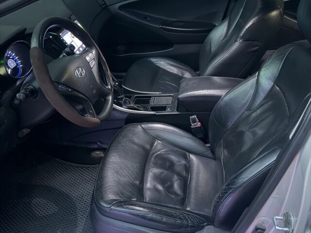 Серый Хендай Соната, объемом двигателя 2 л и пробегом 320 тыс. км за 7200 $, фото 6 на Automoto.ua