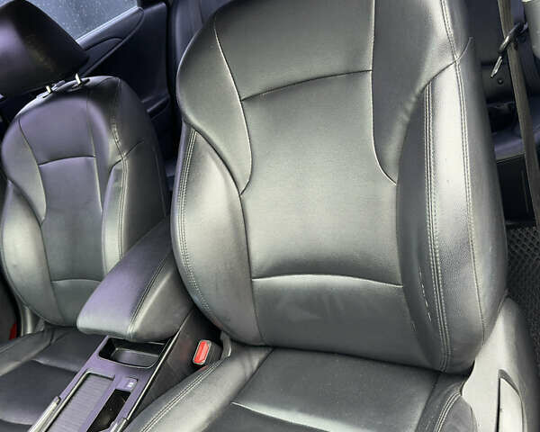 Сірий Хендай Соната, об'ємом двигуна 2 л та пробігом 280 тис. км за 8200 $, фото 21 на Automoto.ua