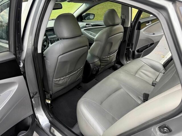 Серый Хендай Соната, объемом двигателя 2.4 л и пробегом 85 тыс. км за 5600 $, фото 13 на Automoto.ua