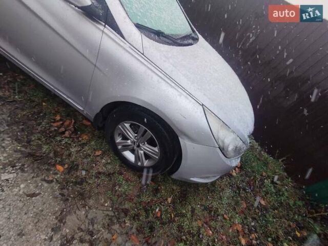 Серый Хендай Соната, объемом двигателя 2 л и пробегом 460 тыс. км за 5500 $, фото 1 на Automoto.ua