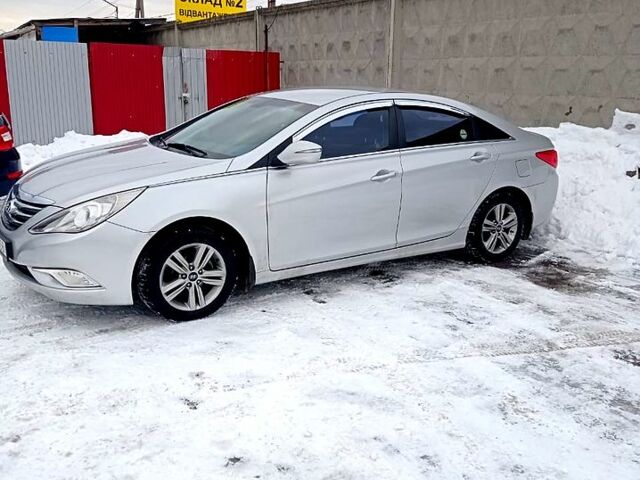 Серый Хендай Соната, объемом двигателя 2 л и пробегом 590 тыс. км за 8200 $, фото 4 на Automoto.ua