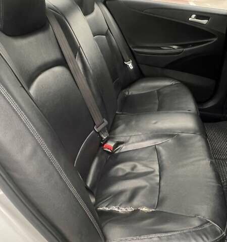 Серый Хендай Соната, объемом двигателя 2 л и пробегом 192 тыс. км за 8400 $, фото 11 на Automoto.ua