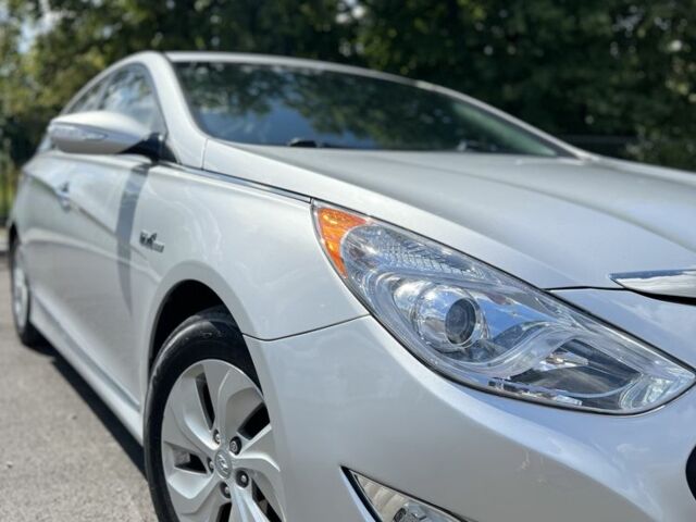 Серый Хендай Соната, объемом двигателя 2.4 л и пробегом 133 тыс. км за 11000 $, фото 2 на Automoto.ua