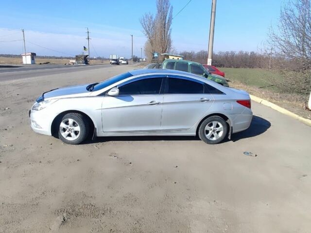 Сірий Хендай Соната, об'ємом двигуна 2 л та пробігом 200 тис. км за 7100 $, фото 2 на Automoto.ua