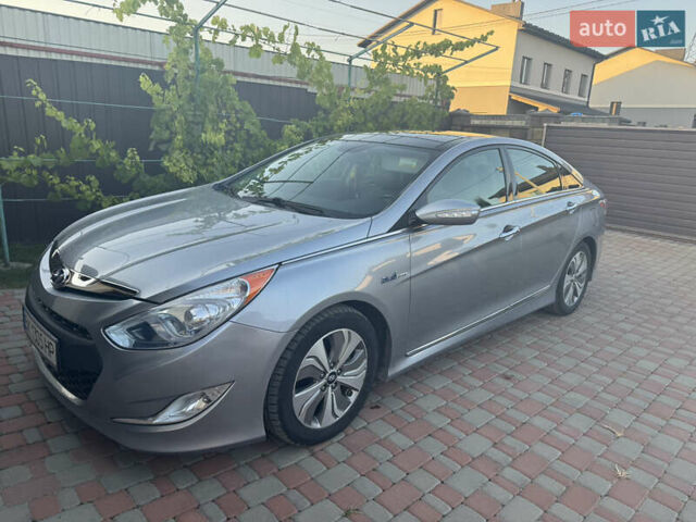 Сірий Хендай Соната, об'ємом двигуна 2.36 л та пробігом 101 тис. км за 11300 $, фото 1 на Automoto.ua