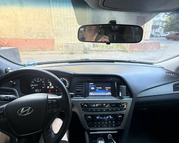 Сірий Хендай Соната, об'ємом двигуна 2 л та пробігом 225 тис. км за 11000 $, фото 6 на Automoto.ua