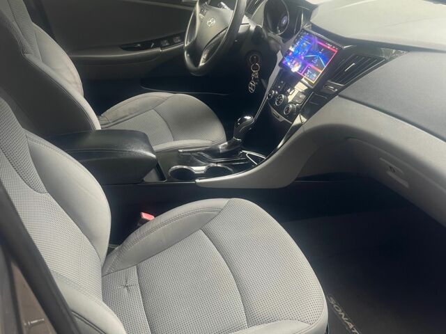 Серый Хендай Соната, объемом двигателя 2.4 л и пробегом 125 тыс. км за 8200 $, фото 13 на Automoto.ua