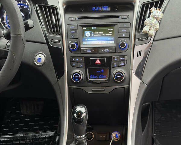 Серый Хендай Соната, объемом двигателя 2.36 л и пробегом 160 тыс. км за 11500 $, фото 19 на Automoto.ua