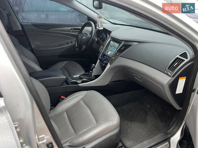 Серый Хендай Соната, объемом двигателя 2.36 л и пробегом 140 тыс. км за 10600 $, фото 15 на Automoto.ua