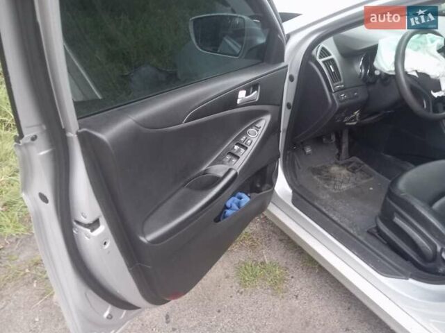 Сірий Хендай Соната, об'ємом двигуна 2 л та пробігом 320 тис. км за 3100 $, фото 2 на Automoto.ua