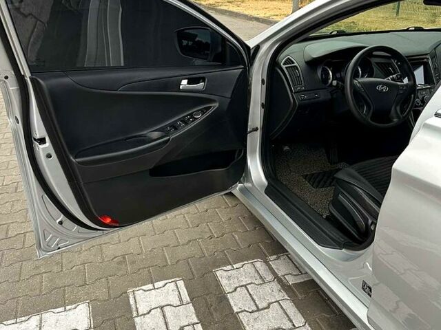 Сірий Хендай Соната, об'ємом двигуна 2 л та пробігом 356 тис. км за 7900 $, фото 8 на Automoto.ua