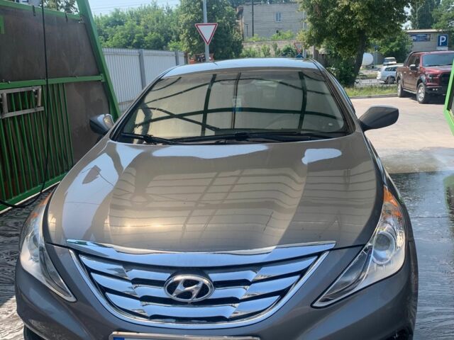 Серый Хендай Соната, объемом двигателя 2.4 л и пробегом 125 тыс. км за 8200 $, фото 1 на Automoto.ua