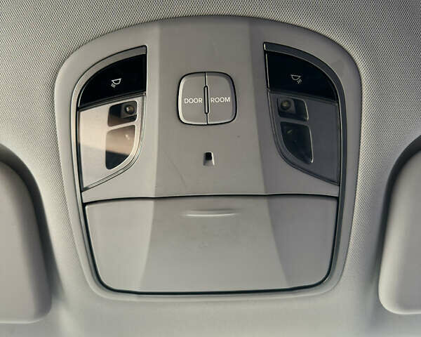 Сірий Хендай Соната, об'ємом двигуна 2 л та пробігом 280 тис. км за 8200 $, фото 26 на Automoto.ua