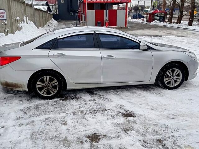 Серый Хендай Соната, объемом двигателя 2 л и пробегом 590 тыс. км за 8200 $, фото 3 на Automoto.ua