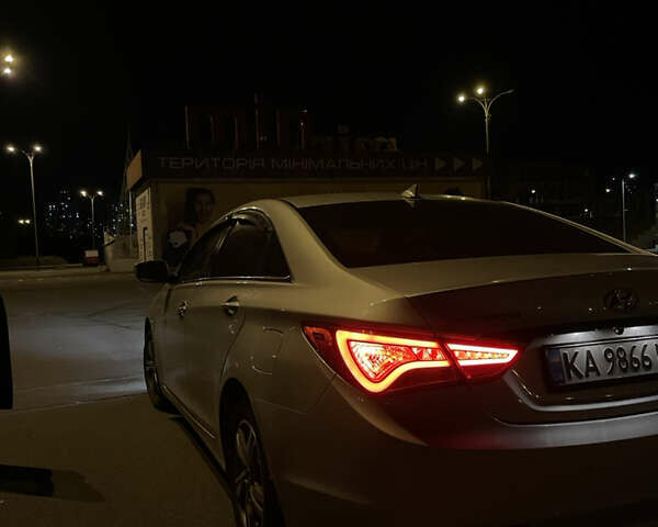 Серый Хендай Соната, объемом двигателя 2 л и пробегом 211 тыс. км за 7499 $, фото 17 на Automoto.ua