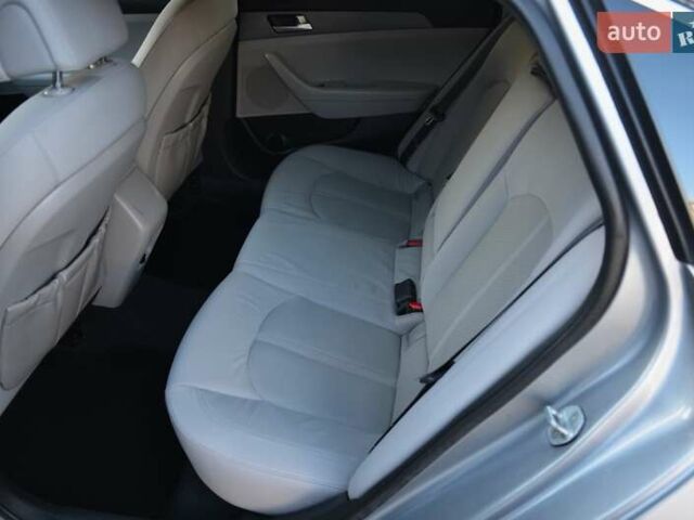 Сірий Хендай Соната, об'ємом двигуна 2.36 л та пробігом 265 тис. км за 9333 $, фото 30 на Automoto.ua